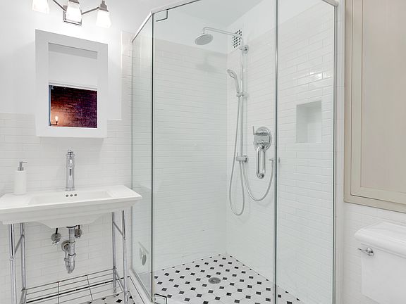5th image of 23 E 10th St APT 321