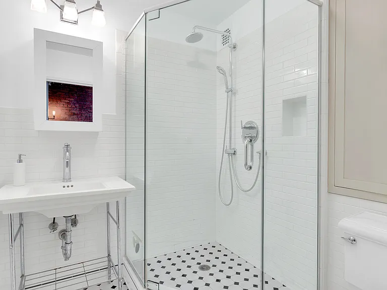 23 E 10th St #321 — Photo 5