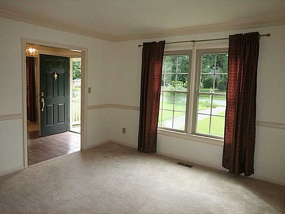 5th image of 101 Surry Dr