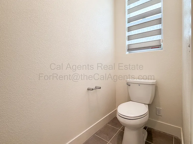 5583 Dublin Blvd — Photo 12