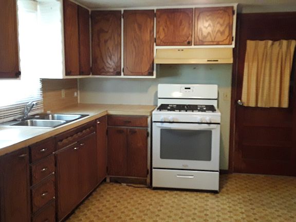 5th image of 1043 E Chandler St