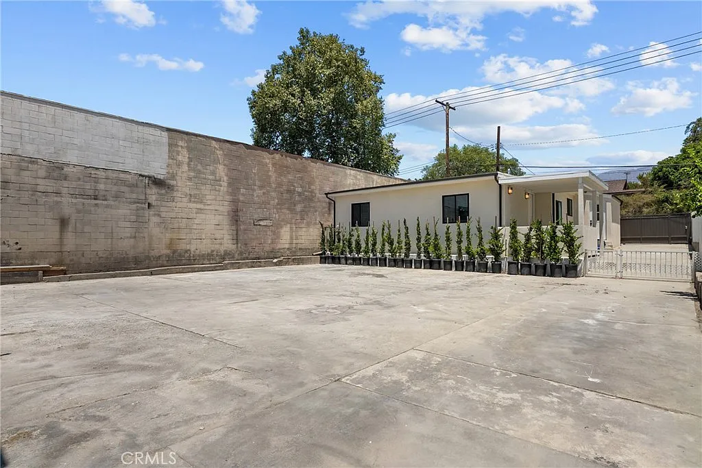 3 bed, 1250 sqft, $4,500 — Photo 2
