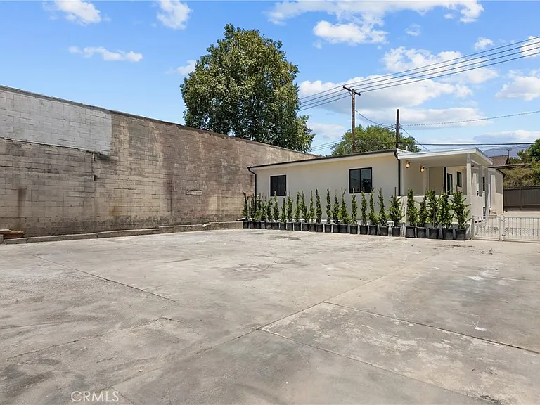 2057 E Villa St — Photo 2