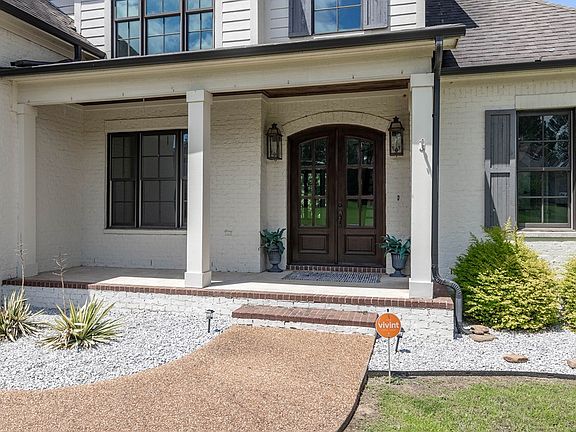 4th image of 16007 Woodview Dr