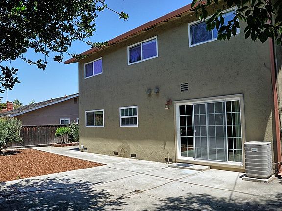 2nd image of 1577 Blackhawk Dr