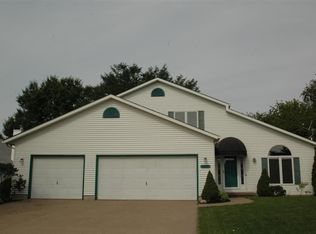2950 Greenview Dr, Bettendorf, IA 52722