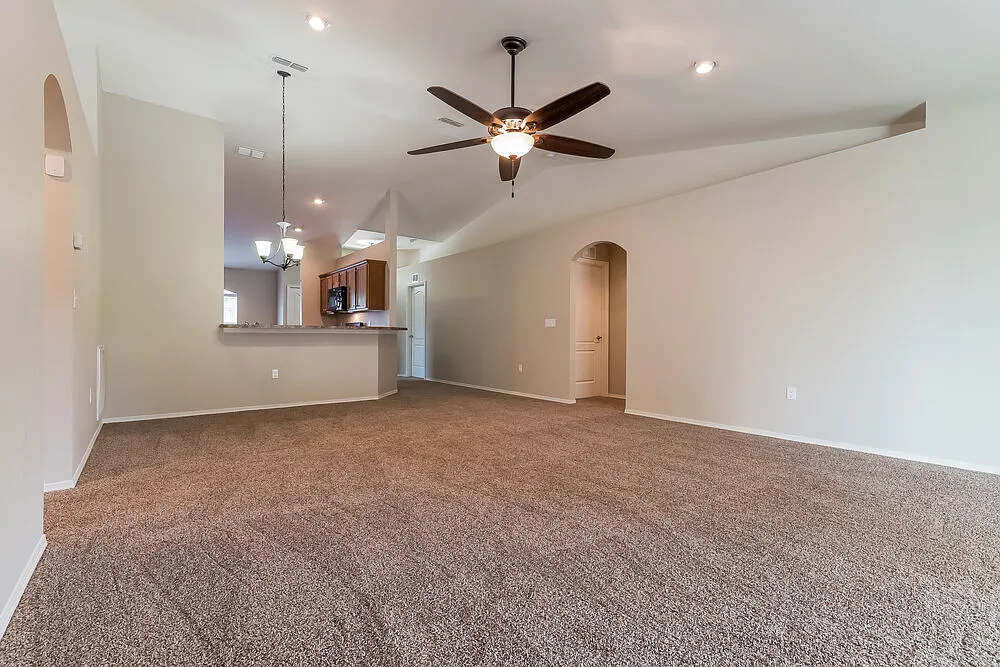 4 bed, 2.0 bath, 1711 sqft, $2,215 — Photo 3