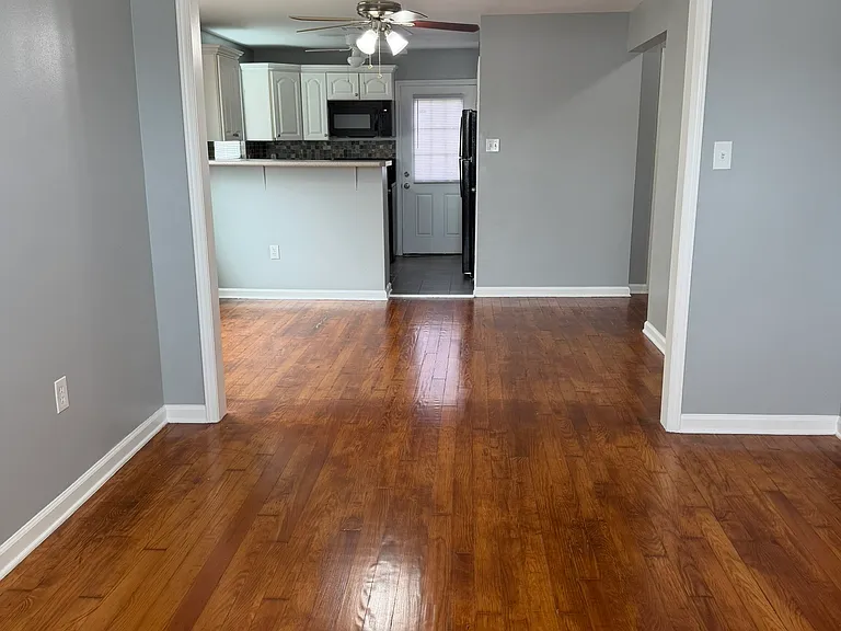 2137 Timoleon St — Photo 4
