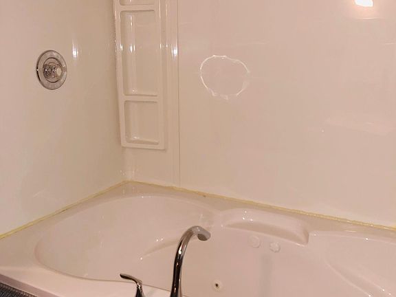 5th image of 605 E 57th St