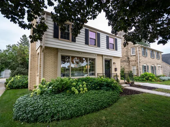 2438 North 89th STREET, Wauwatosa, WI 53226