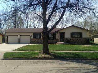 2273 Springbrook Ct, Grand Forks, ND 58201