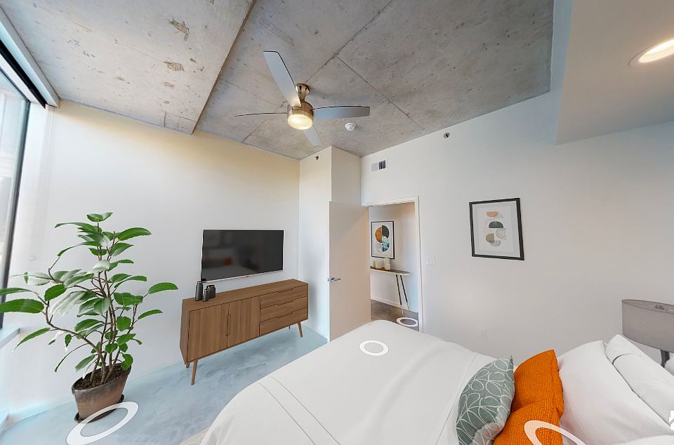 1st image of 452 W 2nd St #2825021