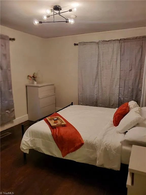 3 bed, $1,450 — Photo 2