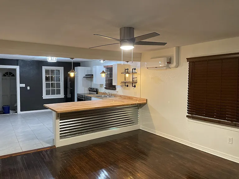 Hardwood floors, new blinds