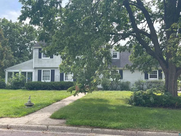 206 Snow Place Rd, Le Sueur, MN 56058