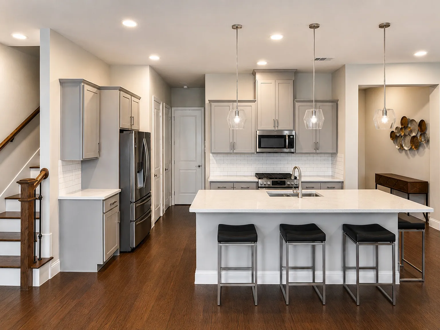 3 bed, 2.5 bath, 1921 sqft, $3,200 — Photo 3