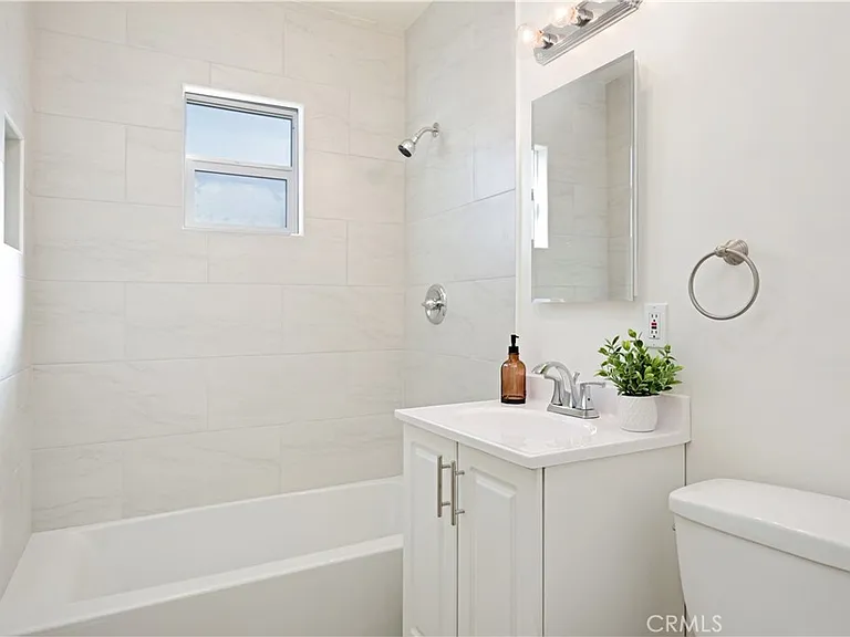 2770 Marengo St — Photo 9
