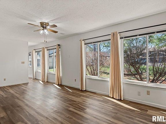 3rd image of 36 Trailridge Ln