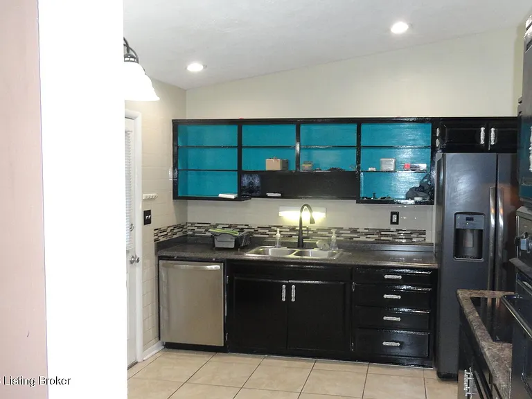 1913 Claremoor Dr — Photo 24
