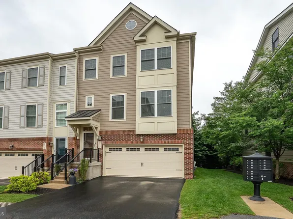 210 Skylar Ln, Wayne, PA 19087