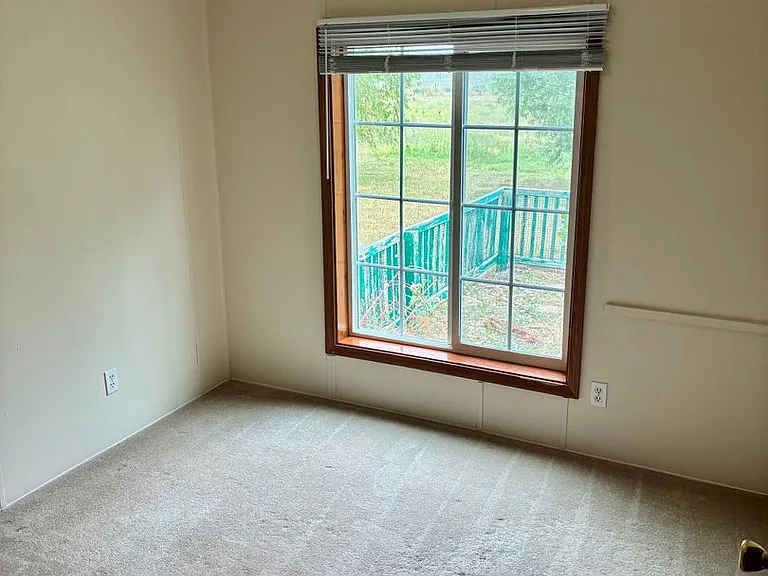 1253 N County Line Rd — Photo 12