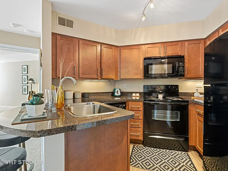 1621 Westminster Dr #112 — Photo 35