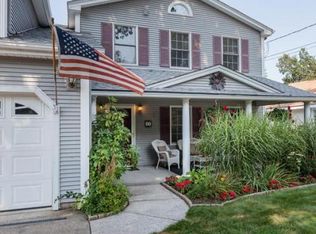 28 Grove St, Southwick, MA 01077