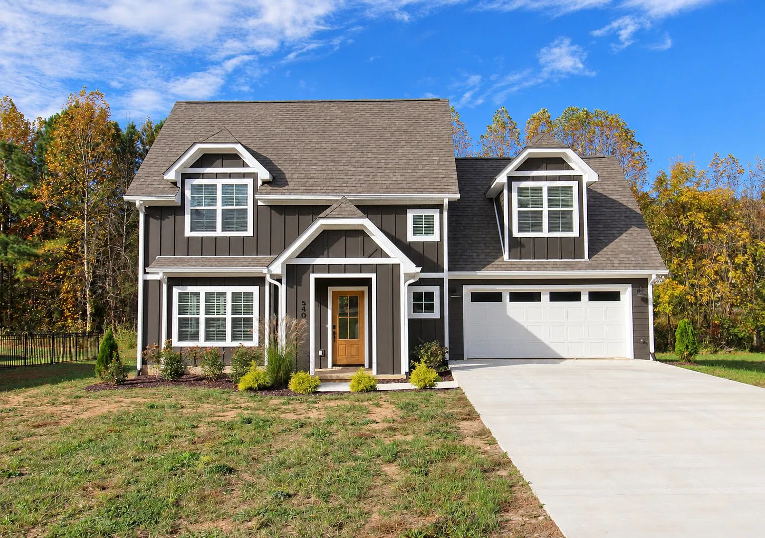 Light-Filled 3-Bedroom, 3-Bath Home with Open Living & Walk-In Pantry — Photo 1