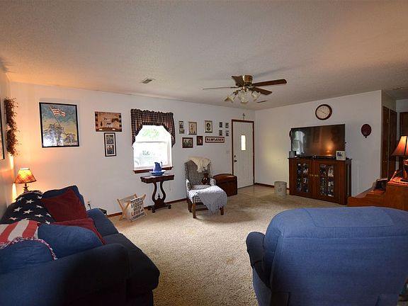 2nd image of 829 E 4th Cir