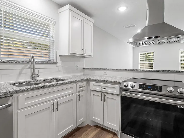 514 N Rusk Ave #516 — Photo 11