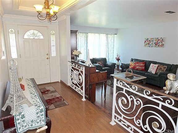 5th image of 2637 E Hempstead Cir