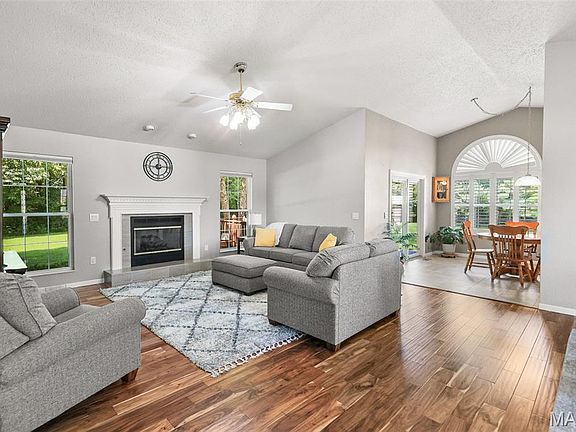 5th image of 1579 Meade Dr