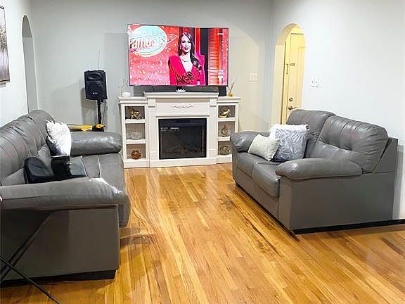 4th image of 78 Garibaldi Avenue