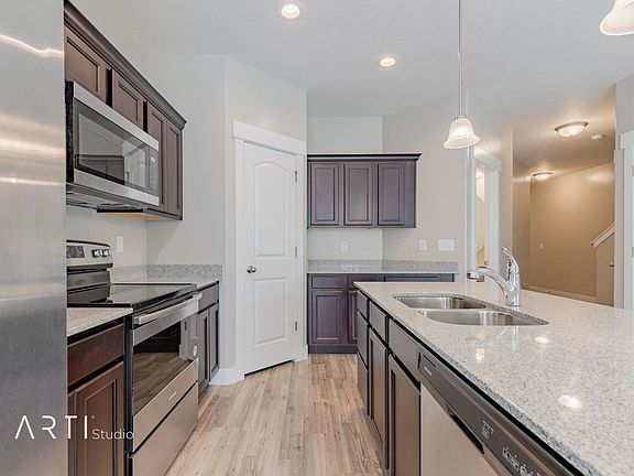 4th image of 1737 W Eaglewood Dr