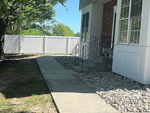 3rd image of 2109 Sorrento Ct
