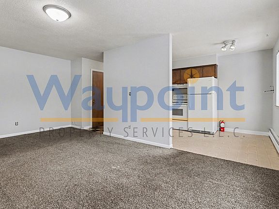 5th image of 914 E Oak St