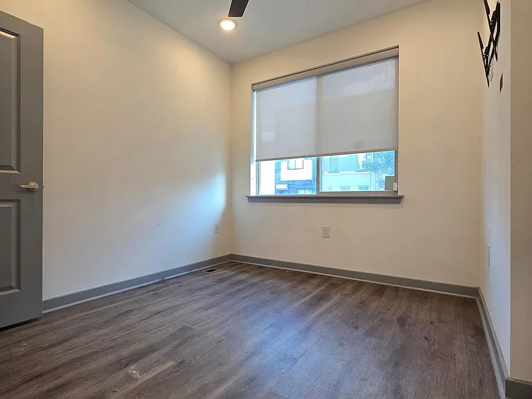 417 W Berks St #1 — Photo 5