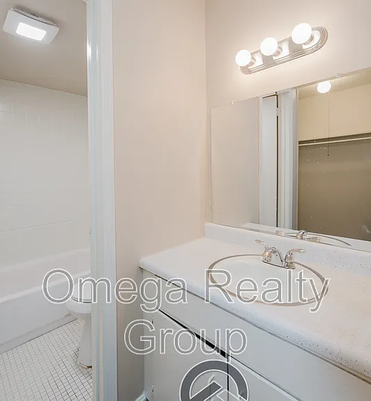 Camelot Apartments — Photo 77