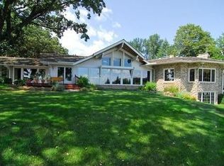 10561 E Riverview Dr, Eden Prairie, MN 55347