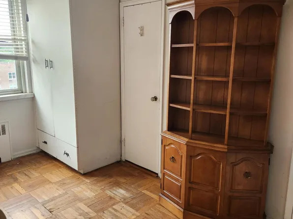 80 Knolls Crescent image 3 of 8