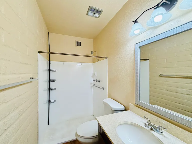 Desert Terrace Apartments - 2 and 3 Bedrooms with Community Pool and Laundry! — Photo 28