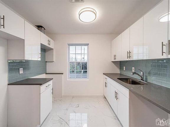 3rd image of 875 Port Reading Ave #2A