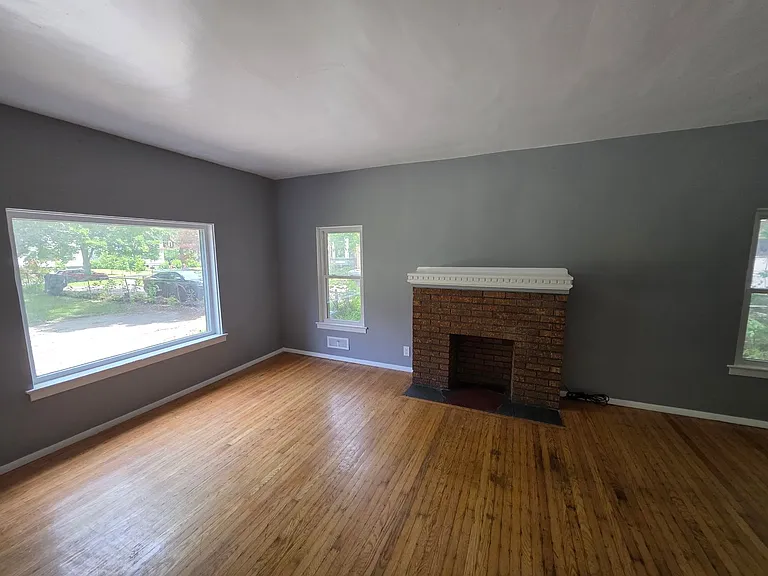 327 Glenwood Ave — Photo 8