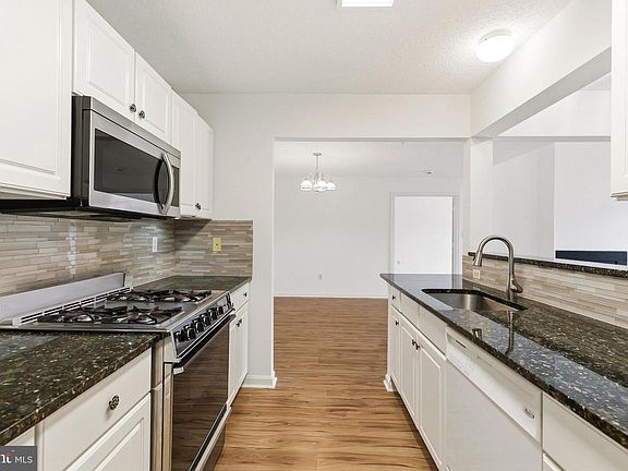 4th image of 10022 Vanderbilt Cir APT 10