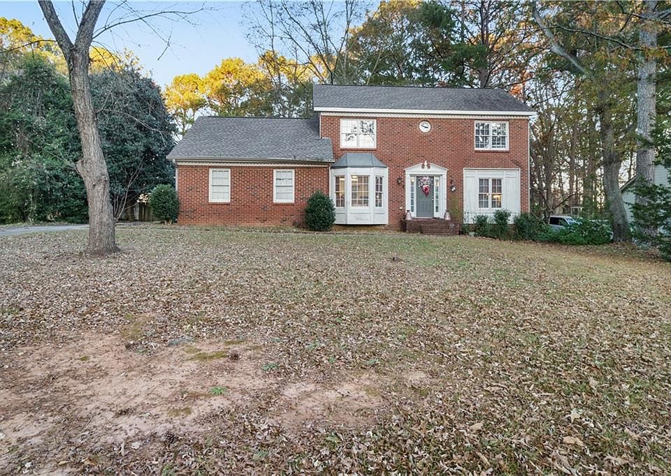 1st image of 1020 Leslie Pl
