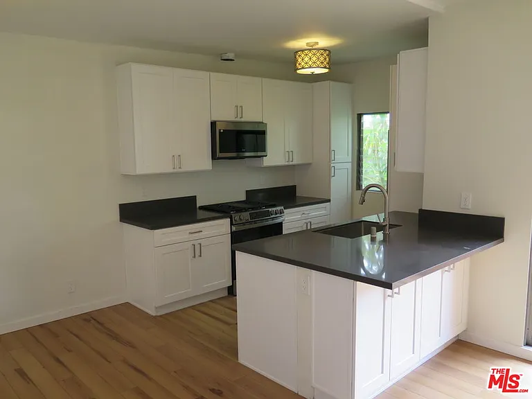 1022 N Croft Ave #5 — Photo 9