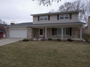 60 Redstart Rd, Naperville, IL 60565