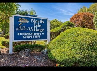 33 Osage Ct #O, Coram, NY 11727