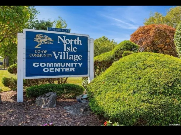 (undisclosed Address), Coram, NY 11727