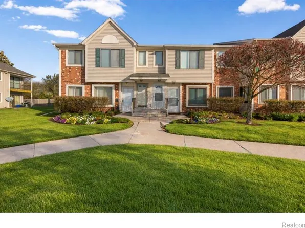 30755 Hidden Pines Ln #25, Roseville, MI 48066